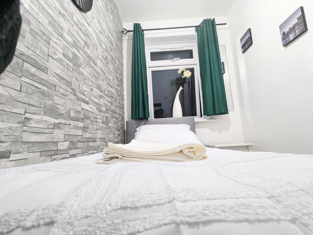 The Saxon Rooms Barking  Buitenkant foto