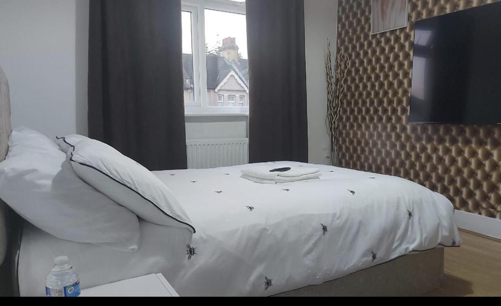 The Saxon Rooms Barking  Buitenkant foto